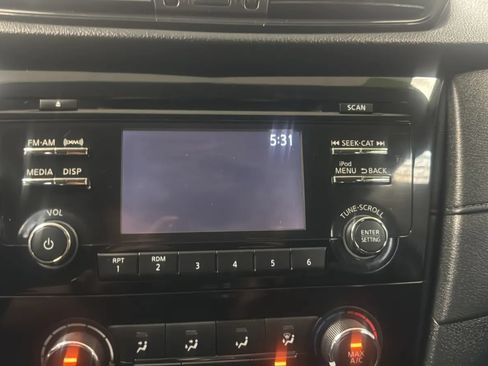 Used 2017 Nissan Rogue S FWD image 13