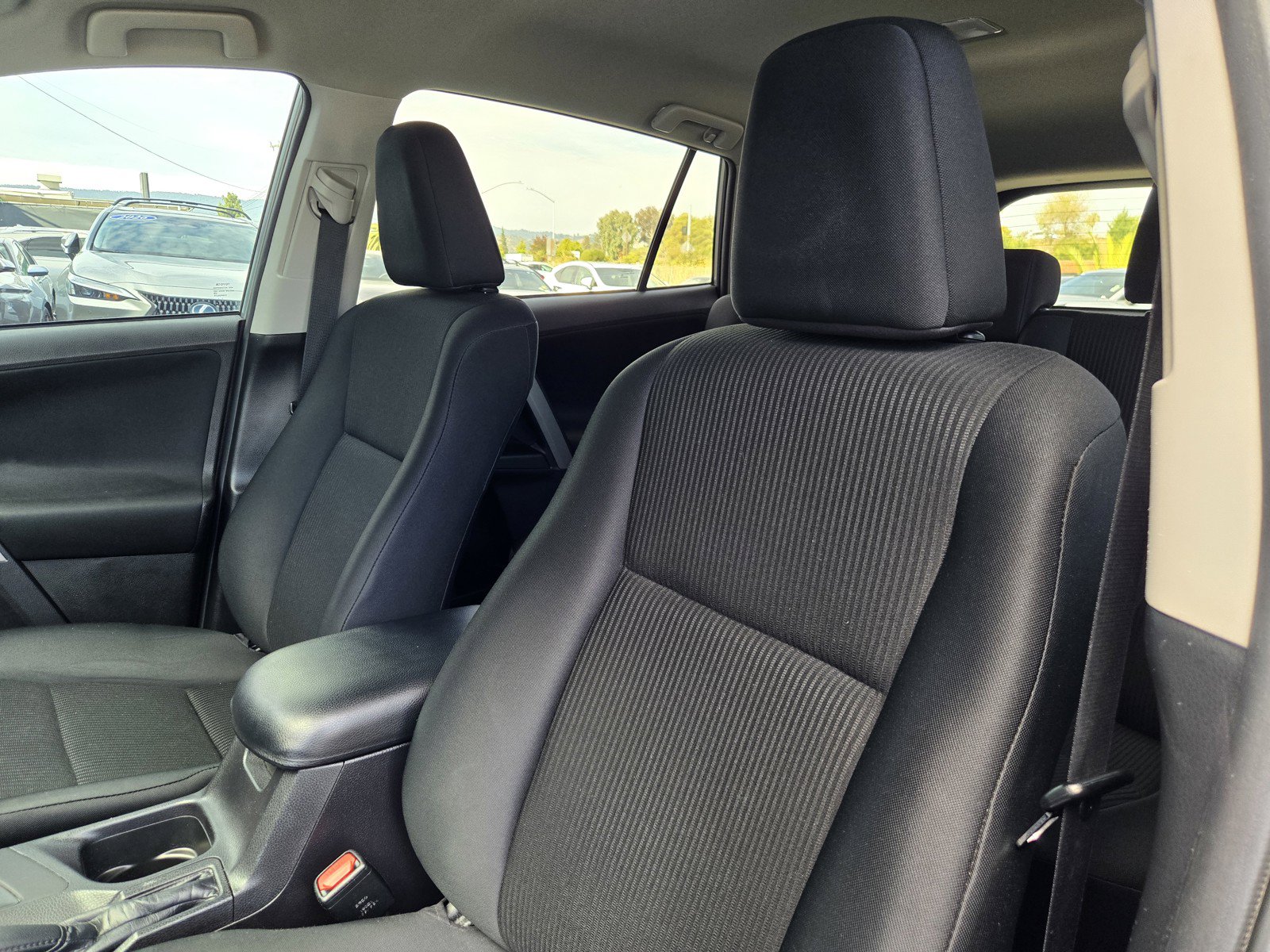 Used 2016 Toyota RAV4 LE FWD image 12