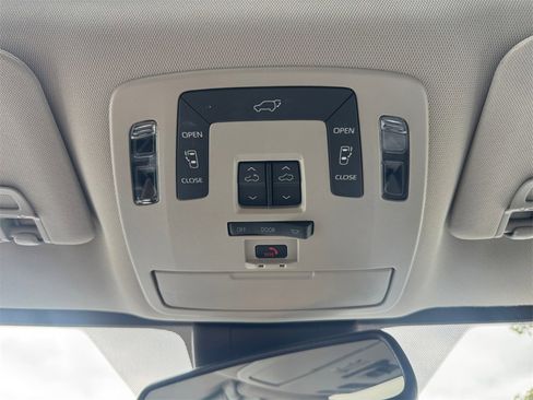 Used 2024 Toyota Sienna XLE image 25