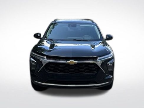 Used 2024 Chevrolet Trax LT w/ Driver Confidence Package FWD image 3
