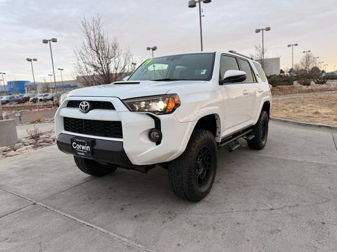 Used 2019 Toyota 4Runner TRD Off-Road Premium image 3