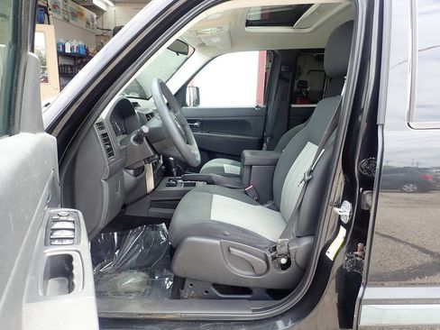 Used 2010 Jeep Liberty Sport w/ Popular Equipment Group AWD/4WD image 8