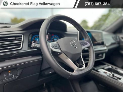 Used 2025 Volkswagen Atlas Cross Sport SEL AWD/4WD image 17