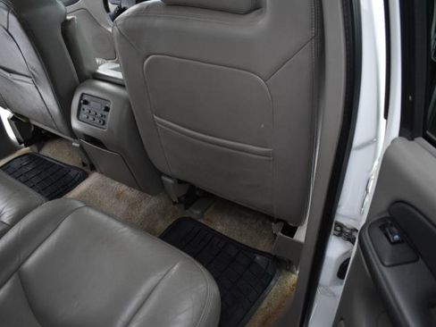 Used 2003 Chevrolet Suburban Z71 image 22