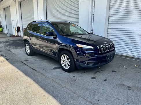 Used 2016 Jeep Cherokee Latitude w/ Cold Weather Group image 1