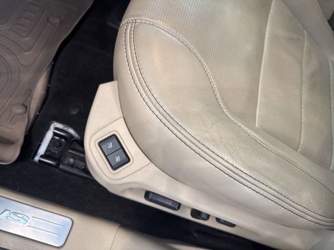 Used 2013 Ford Taurus Limited FWD image 27