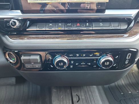 New 2026 GMC Sierra 1500 Elevation image 17