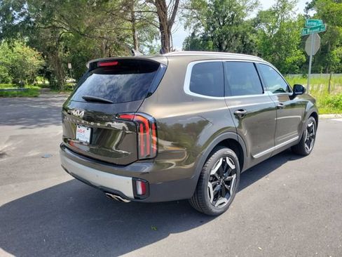 Used 2024 Kia Telluride EX FWD image 2