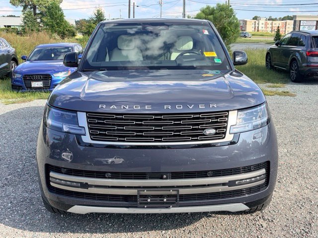 Used 2025 Land Rover Range Rover SE AWD/4WD image 2