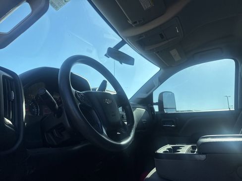 Used 2018 Chevrolet Silverado 2500 W/T image 34