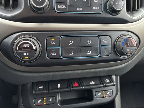 Used 2018 Chevrolet Colorado Z71 image 30