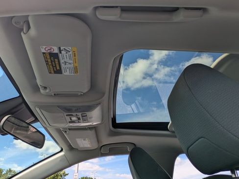 Used 2022 Toyota RAV4 XLE AWD/4WD image 11