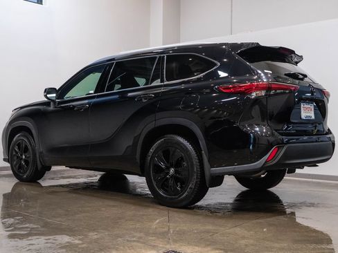 Used 2021 Toyota Highlander XLE AWD/4WD image 7