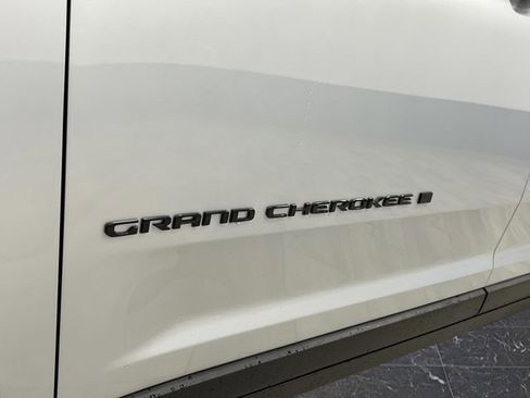New 2025 Jeep Grand Cherokee L Limited w/ Luxury Tech Group II image 38