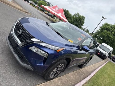Used 2023 Nissan Rogue SV FWD image 3