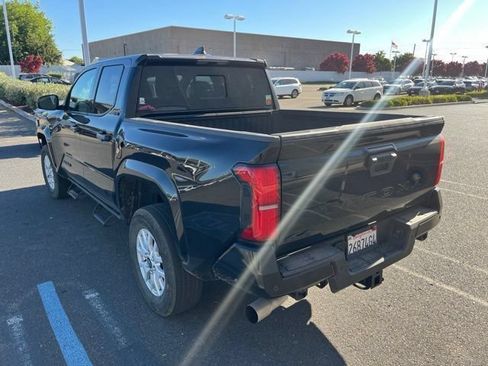 Used 2025 Toyota Tacoma SR5 w/ SR5 Upgrade Package AWD/4WD image 7