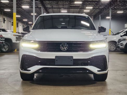 Used 2024 Volkswagen Tiguan SE R-Line image 3