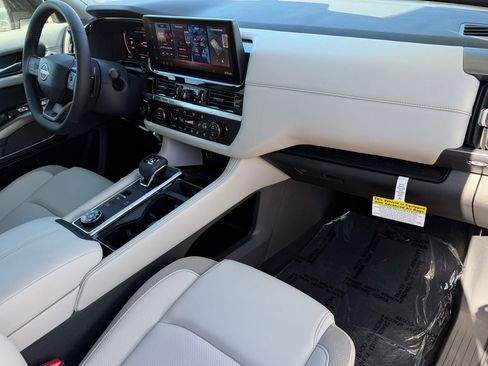 New 2026 Nissan Pathfinder SL image 11