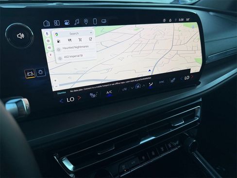 Used 2025 Chevrolet Traverse LT w/ Sun and Wheel Package image 27