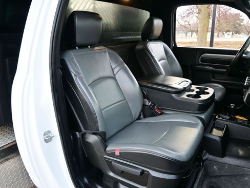 Used 2021 RAM 5500 Tradesman image 20