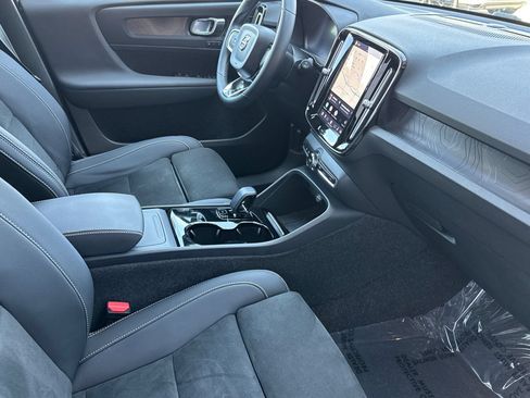 Used 2023 Volvo XC40 Recharge Ultimate AWD/4WD image 17