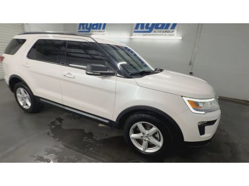 Used 2019 Ford Explorer XLT w/ Equipment Group 202A FWD image 2