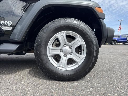 Used 2018 Jeep Wrangler Unlimited Sport S AWD/4WD image 9