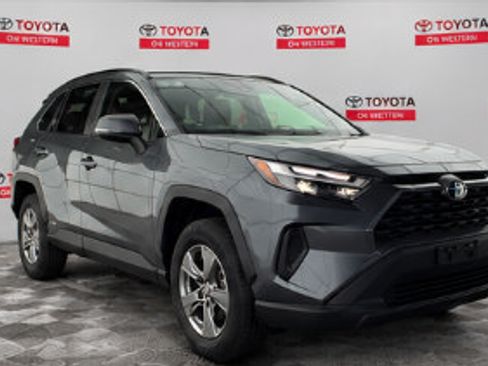 Used 2025 Toyota RAV4 LE AWD/4WD image 3