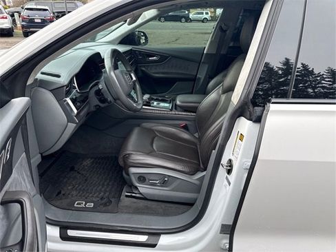 Used 2019 Audi Q8 Prestige w/ Luxury Package image 10