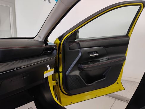 Used 2025 Nissan Kicks SR w/ Illumination Package image 57