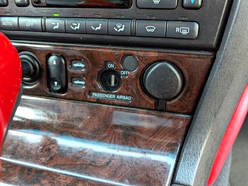 Used 2002 Ford Thunderbird image 29