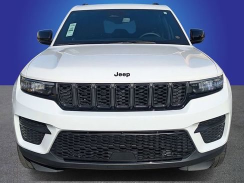 Used 2023 Jeep Grand Cherokee Altitude AWD/4WD image 8
