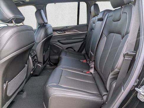 New 2025 Jeep Grand Cherokee Limited w/ Luxury Tech Group II image 17