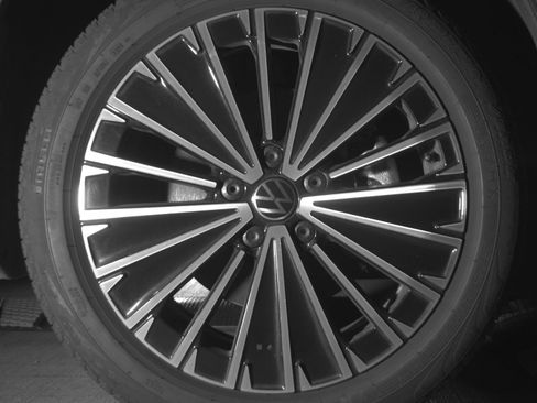 Used 2025 Volkswagen Taos SE image 12