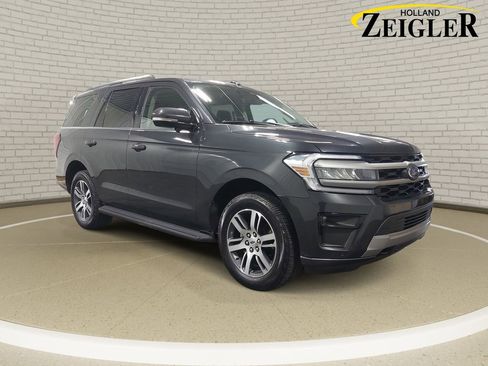 Used 2024 Ford Expedition XLT AWD/4WD image 3