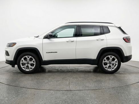Used 2025 Jeep Compass Latitude AWD/4WD image 5