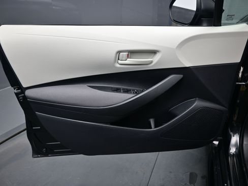 Used 2022 Toyota Corolla LE image 9