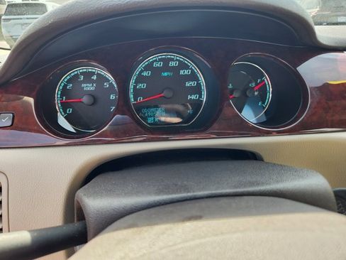 Used 2010 Buick Lucerne CXL image 18