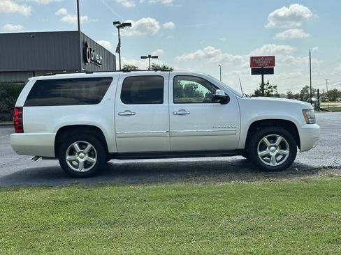 Used 2011 Chevrolet Suburban LTZ image 4