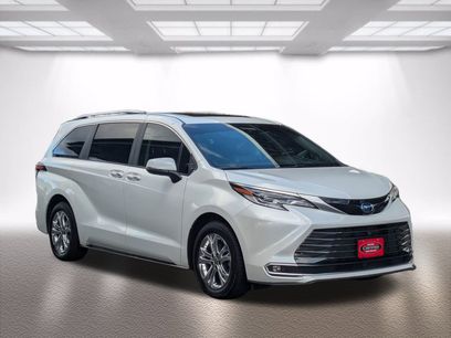 Certified 2023 Toyota Sienna Platinum