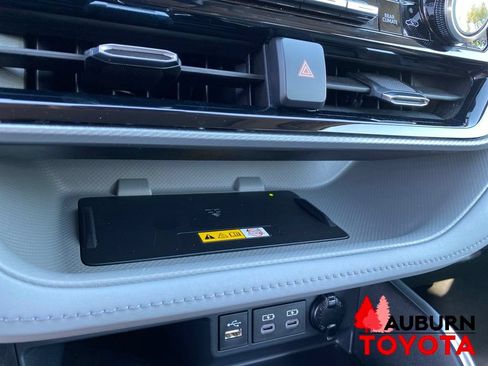 Used 2023 Toyota Highlander Platinum AWD/4WD image 50