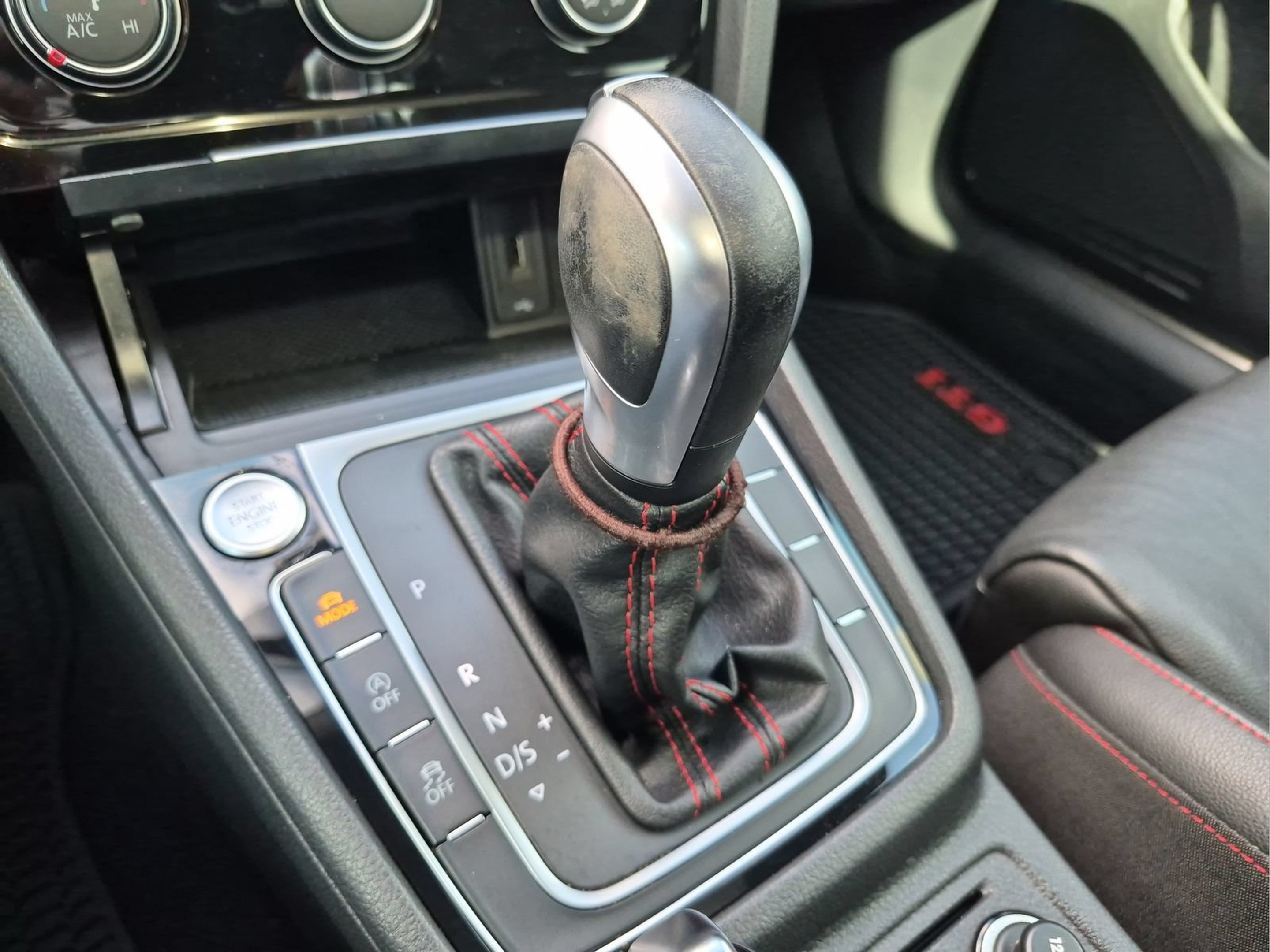 Used 2020 Volkswagen GTI SE FWD image 15