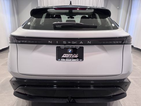 Used 2023 Nissan Ariya AWD image 5