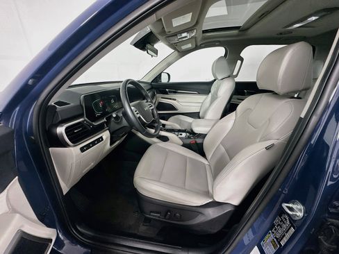 Used 2025 Kia Telluride S FWD image 13