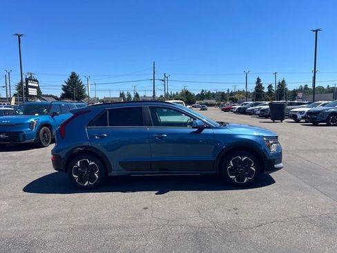 Certified 2023 Kia Niro Wind w/ Wind Preserve Package FWD image 6