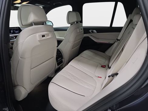 Used 2022 BMW X5 xDrive40i w/ Luxury Seating Package AWD/4WD image 12