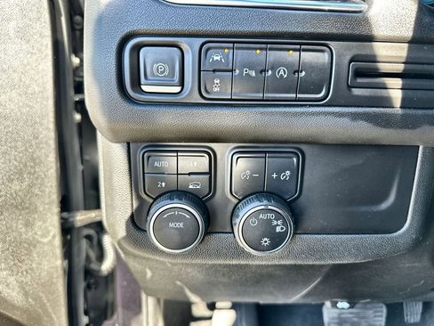 Used 2023 Chevrolet Suburban LT image 18