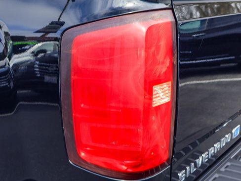 Used 2018 Chevrolet Silverado 1500 LT w/ LT Eassist Package AWD/4WD image 23