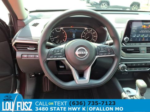 Used 2025 Nissan Altima 2.5 SV FWD image 7
