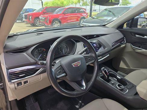 Certified 2023 Cadillac XT4 Luxury w/ Cold Weather Package FWD image 10